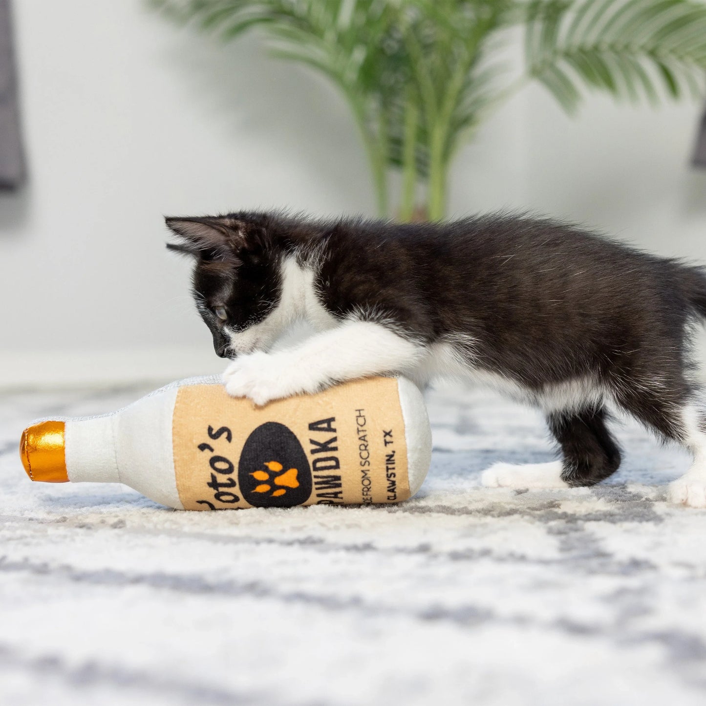 Toto's Pawdka Kicker Cat Toy